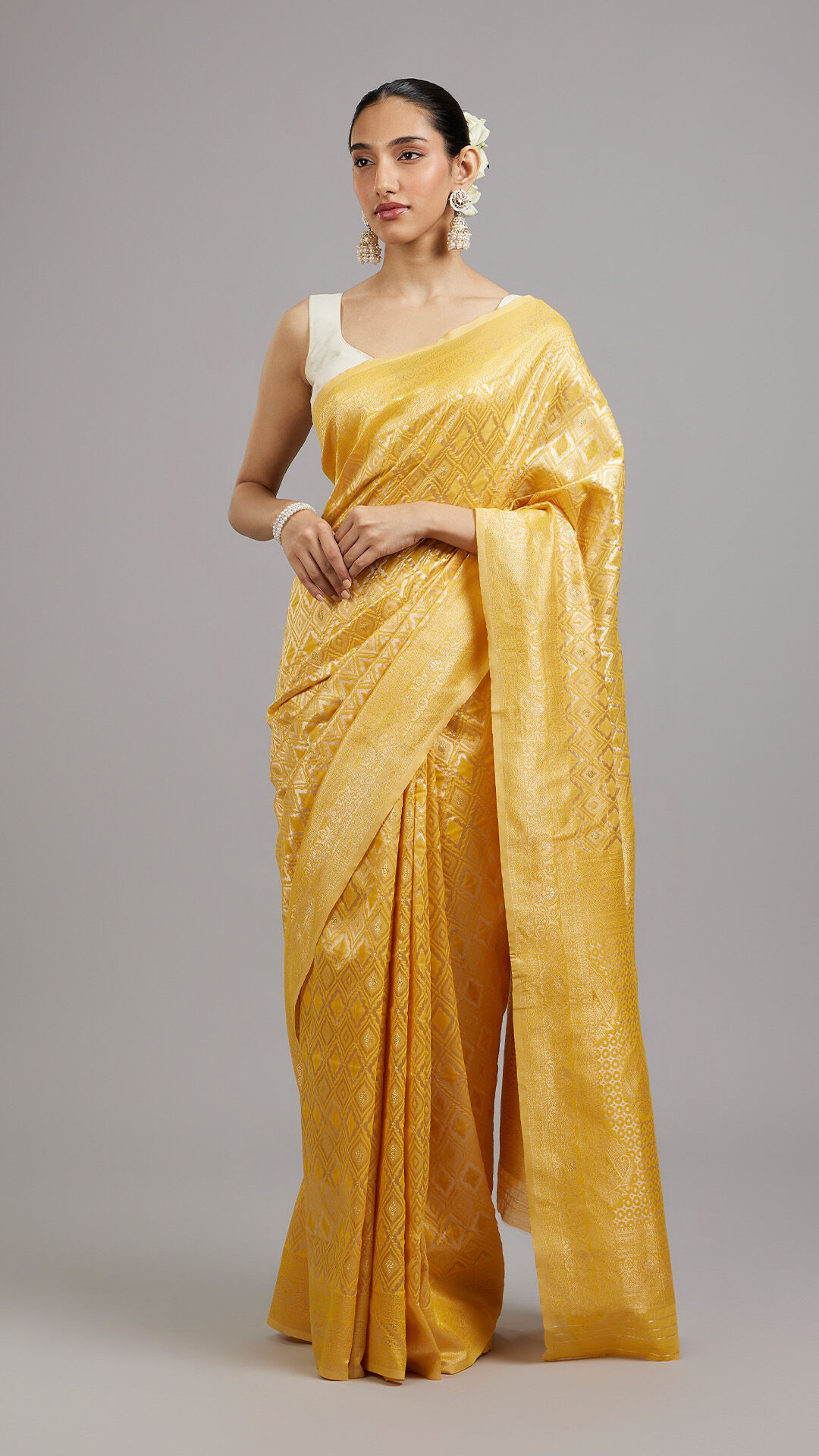 Bride wearing a elegant yellow saree for haldi ceremony